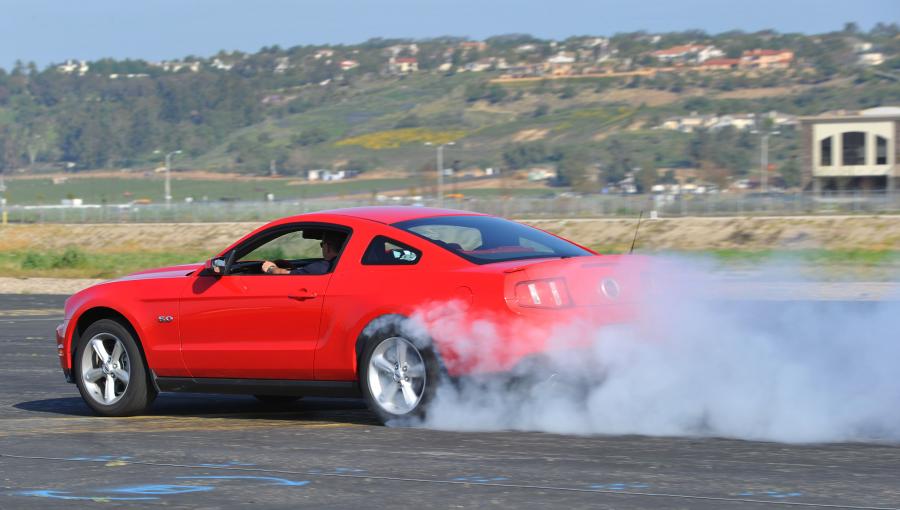  Ford Mustang 5.0 GT 2011 года  (фото 19 из 30)